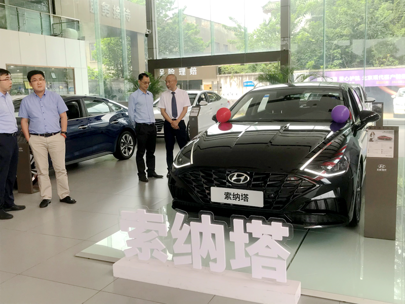 北京現(xiàn)代副總經(jīng)理向東平到金昌汽車(chē)下屬4S店考察