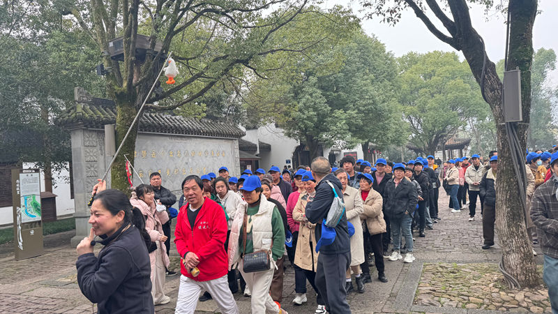 浦江農(nóng)批市場(chǎng)組織商戶(hù)開(kāi)展“春風(fēng)相伴 安全同行”踏春活動(dòng)